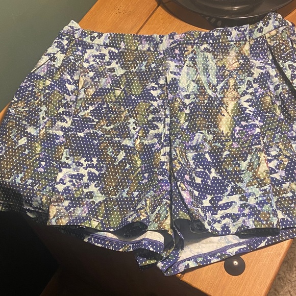 lululemon athletica Pants - lululemon athletica Women's Multicolor Patterned Athletic Shorts